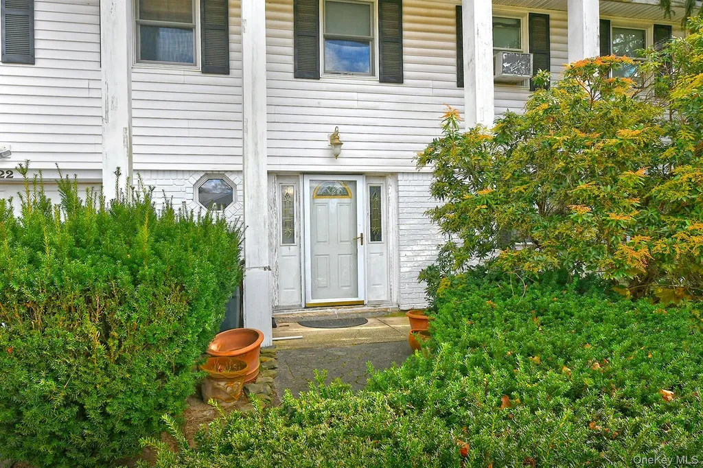 22 Suttonwood Drive Commack NY 11725