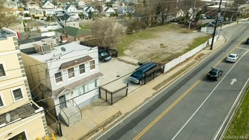 31 Plainfield Avenue Elmont NY 11003