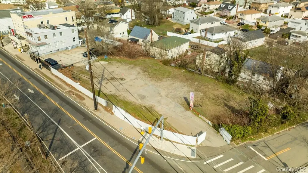 31 Plainfield Avenue Elmont NY 11003