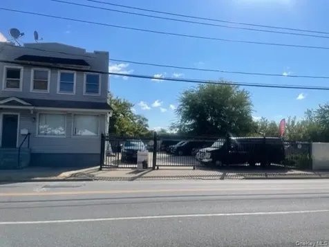 31 Plainfield Avenue Elmont NY 11003