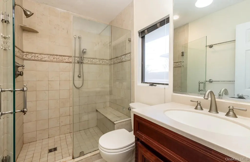 16 E Hill Drive Smithtown NY 11787