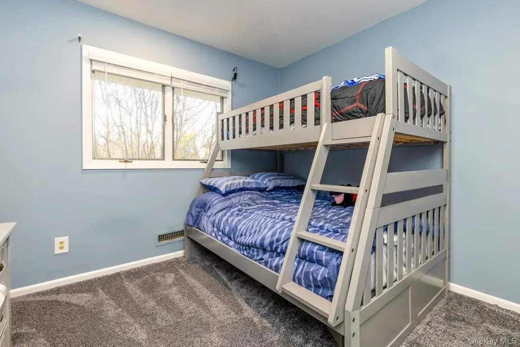 16 E Hill Drive Smithtown NY 11787