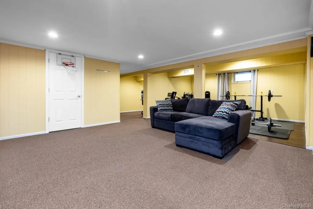 16 E Hill Drive Smithtown NY 11787