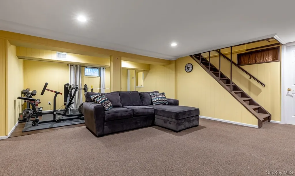 16 E Hill Drive Smithtown NY 11787
