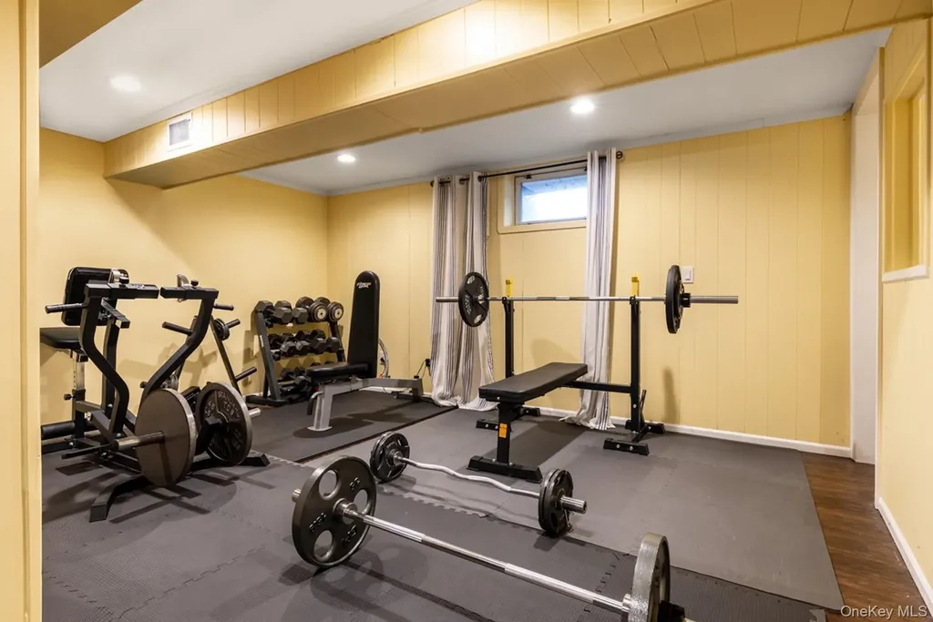 16 E Hill Drive Smithtown NY 11787