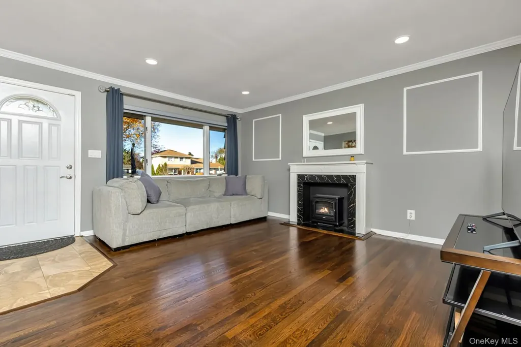 16 E Hill Drive Smithtown NY 11787