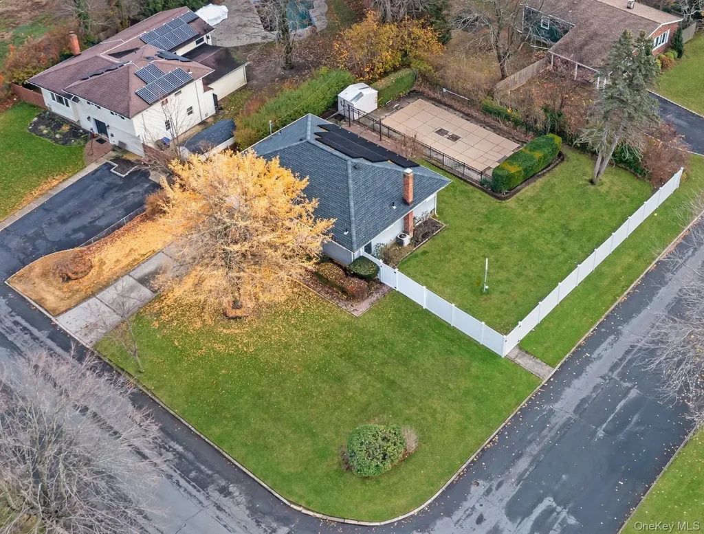 16 E Hill Drive Smithtown NY 11787