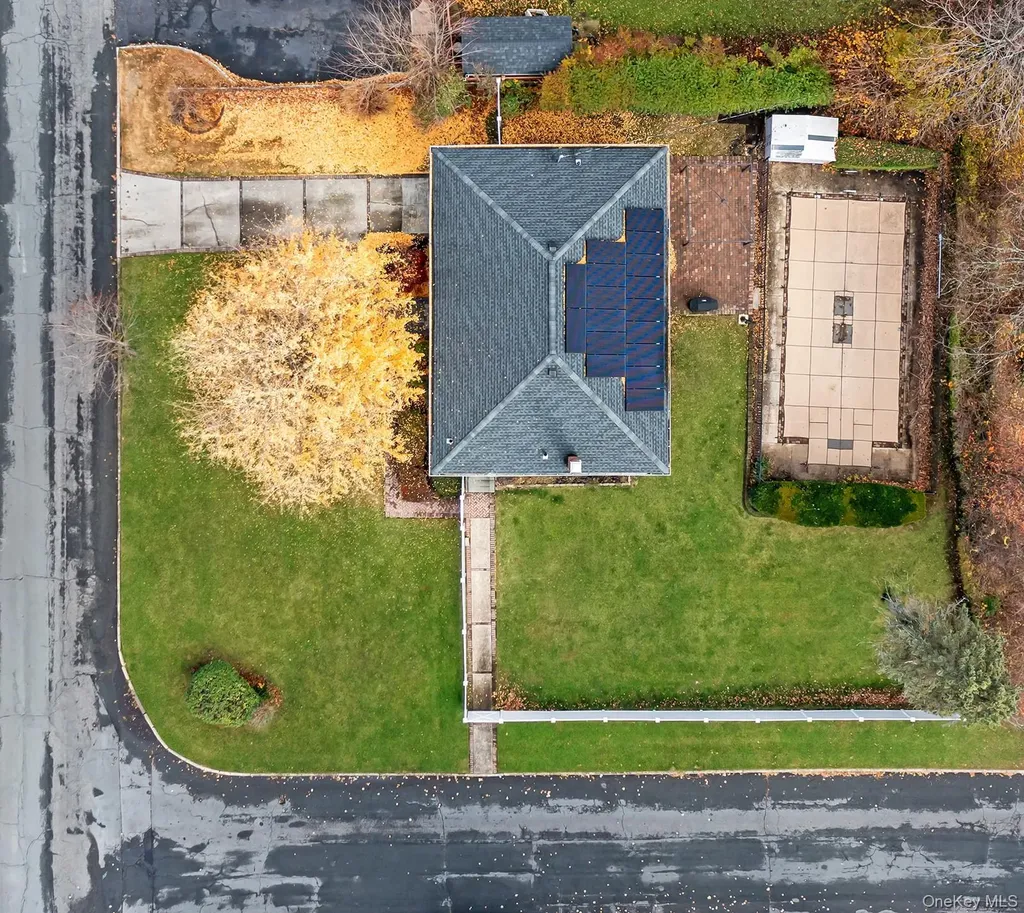 16 E Hill Drive Smithtown NY 11787