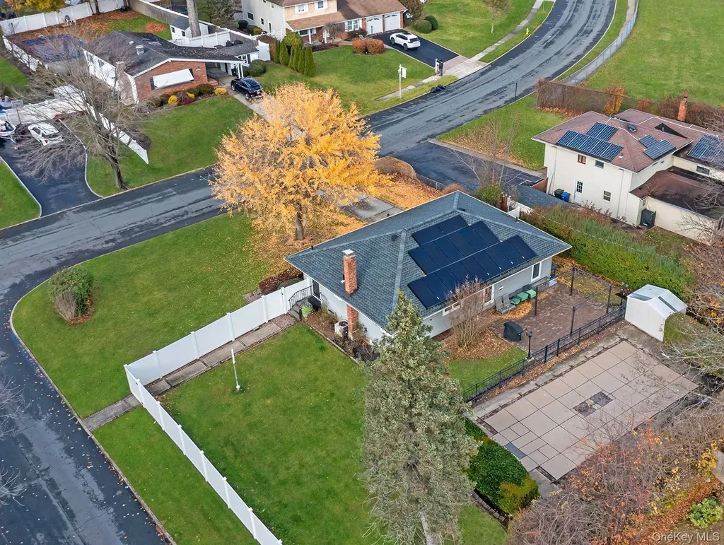 16 E Hill Drive Smithtown NY 11787