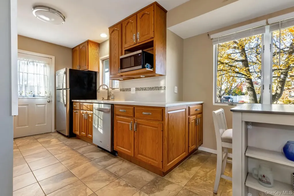 16 E Hill Drive Smithtown NY 11787