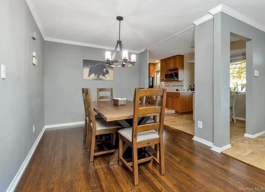 16 E Hill Drive Smithtown NY 11787