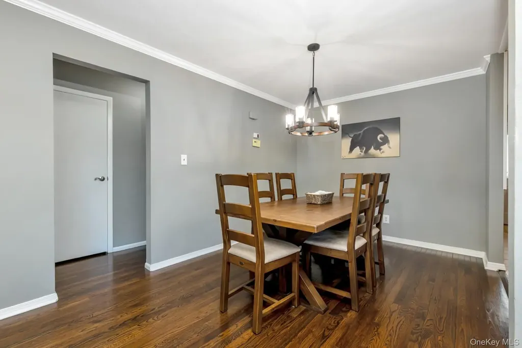 16 E Hill Drive Smithtown NY 11787