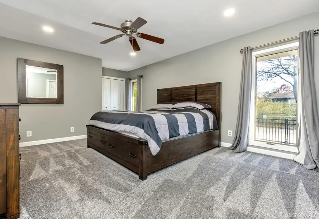 16 E Hill Drive Smithtown NY 11787