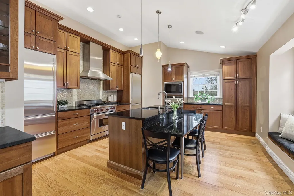 25 Andrea Lane Scarsdale NY 10583
