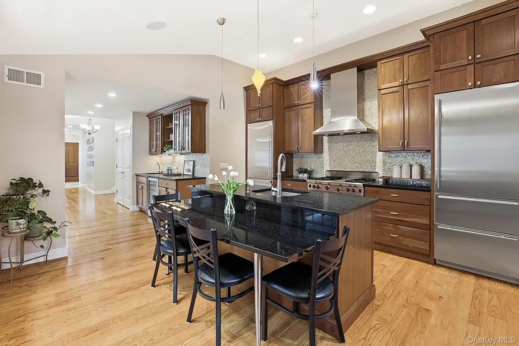 25 Andrea Lane Scarsdale NY 10583