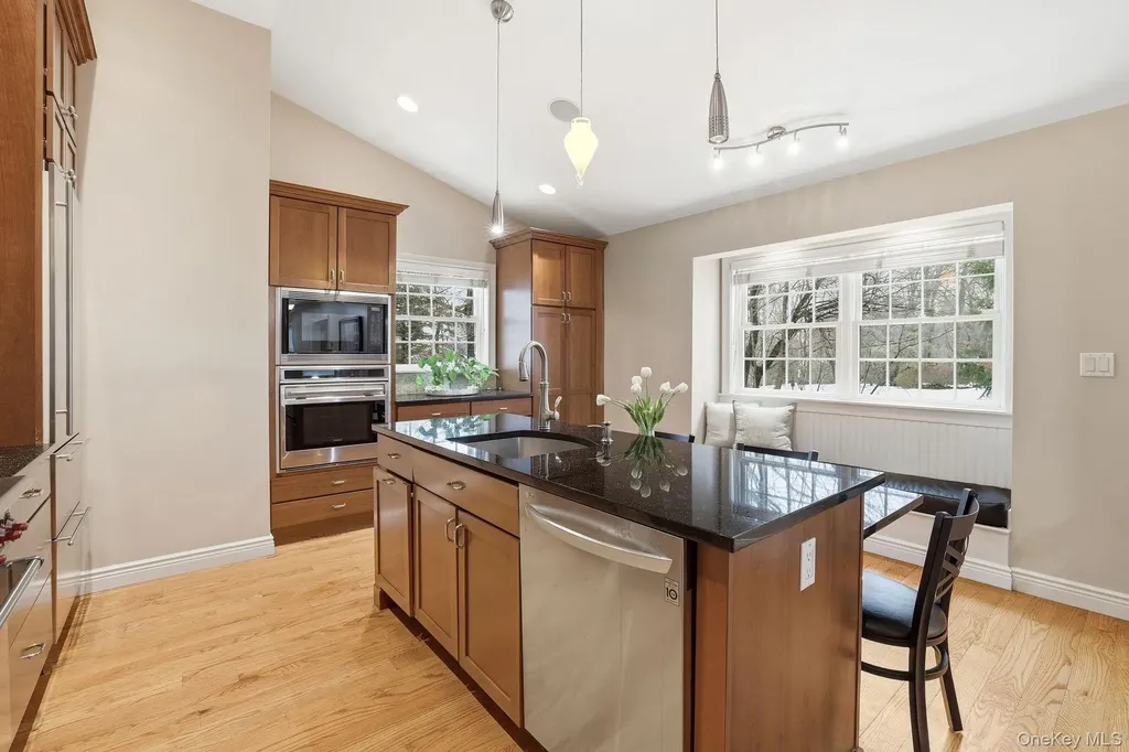 25 Andrea Lane Scarsdale NY 10583
