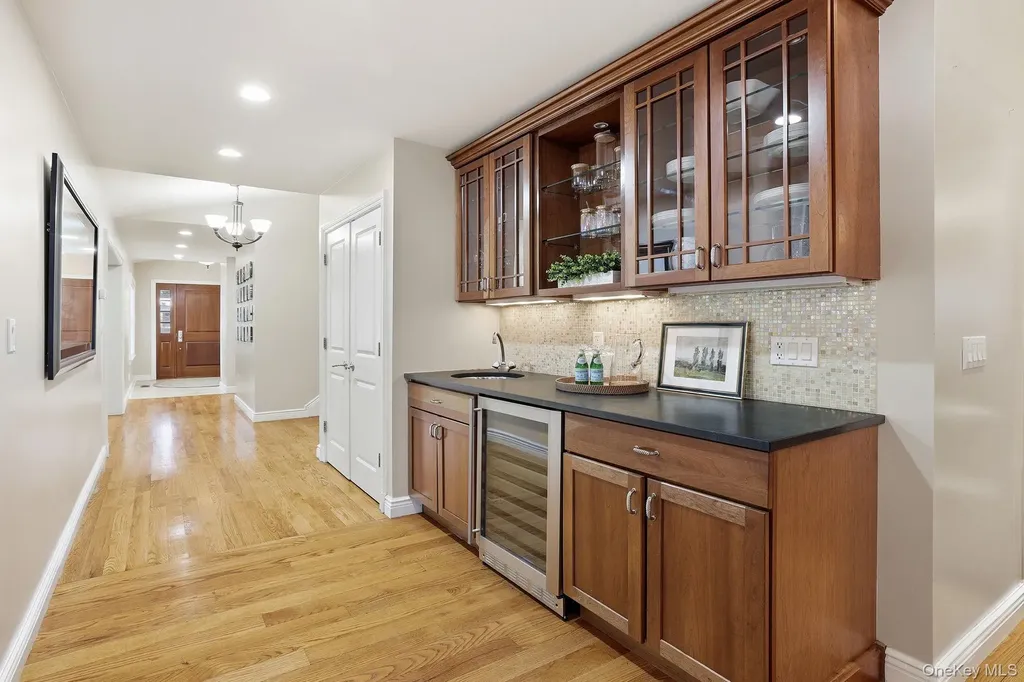 25 Andrea Lane Scarsdale NY 10583