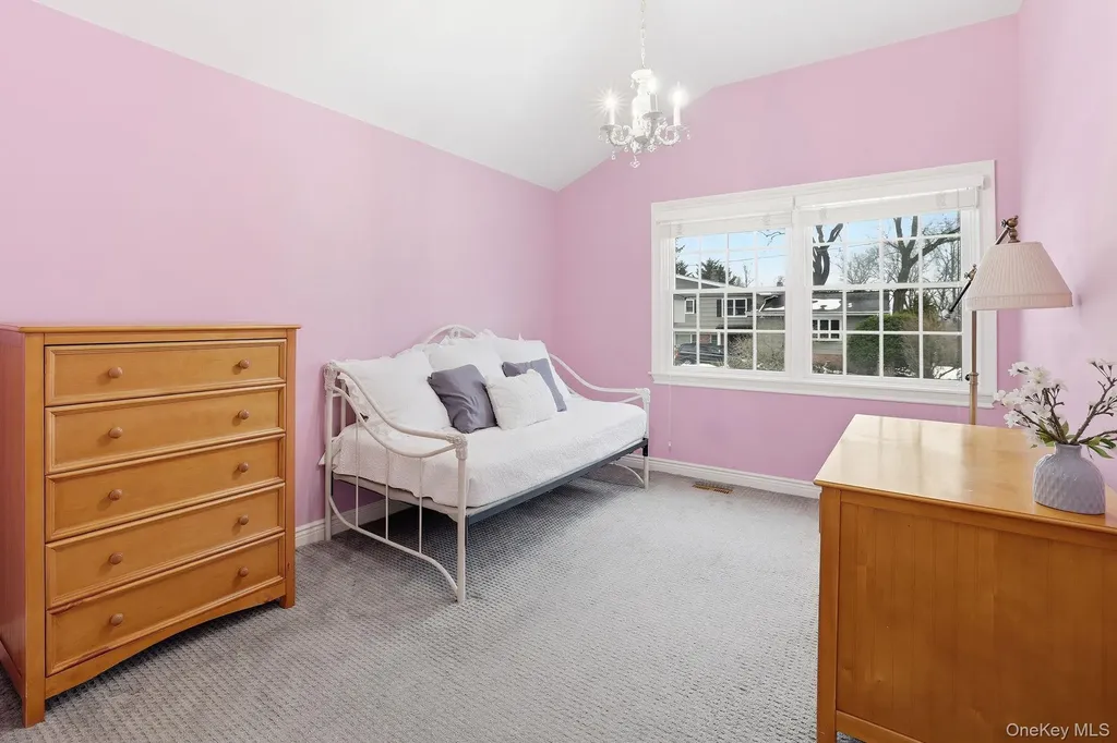 25 Andrea Lane Scarsdale NY 10583