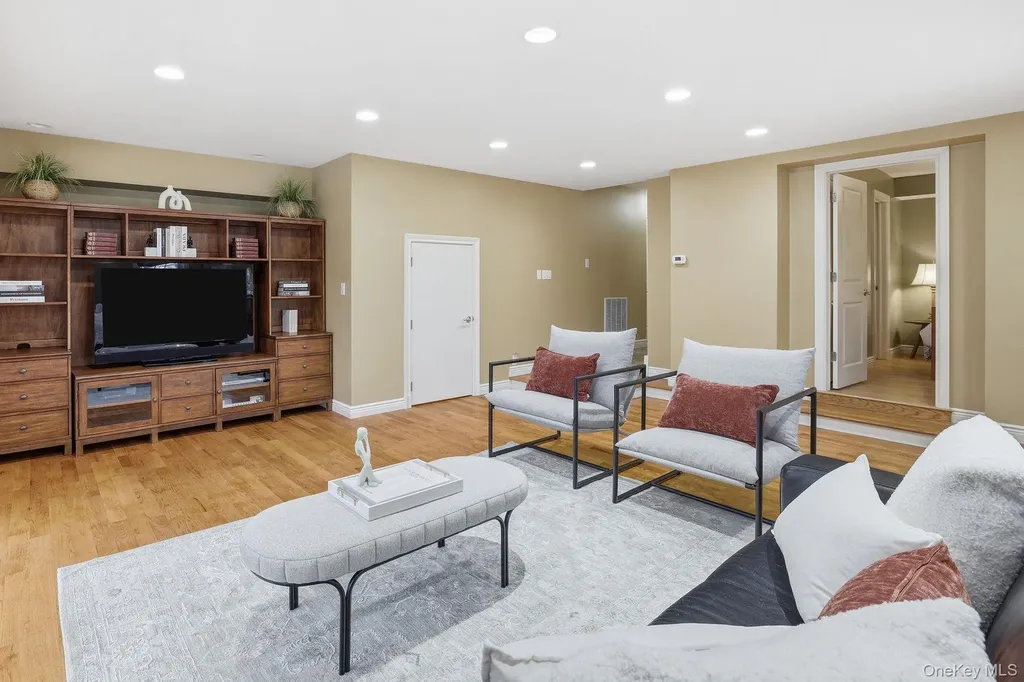 25 Andrea Lane Scarsdale NY 10583
