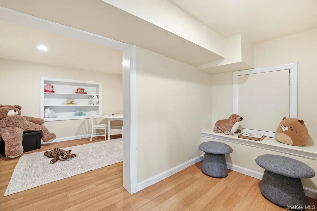 25 Andrea Lane Scarsdale NY 10583