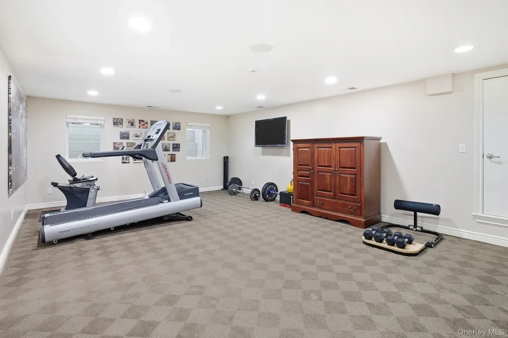 25 Andrea Lane Scarsdale NY 10583