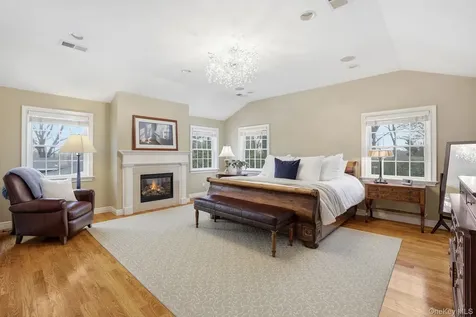 25 Andrea Lane Scarsdale NY 10583