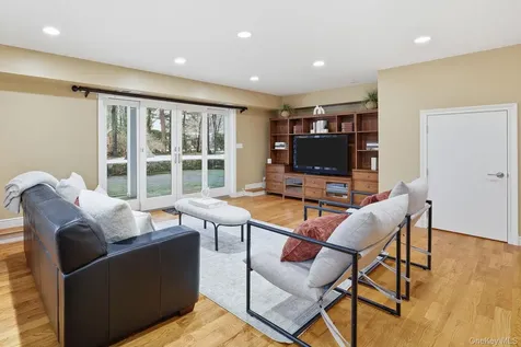25 Andrea Lane Scarsdale NY 10583