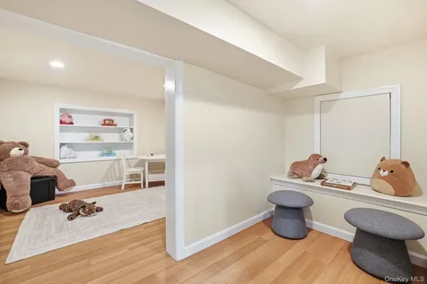 25 Andrea Lane Scarsdale NY 10583