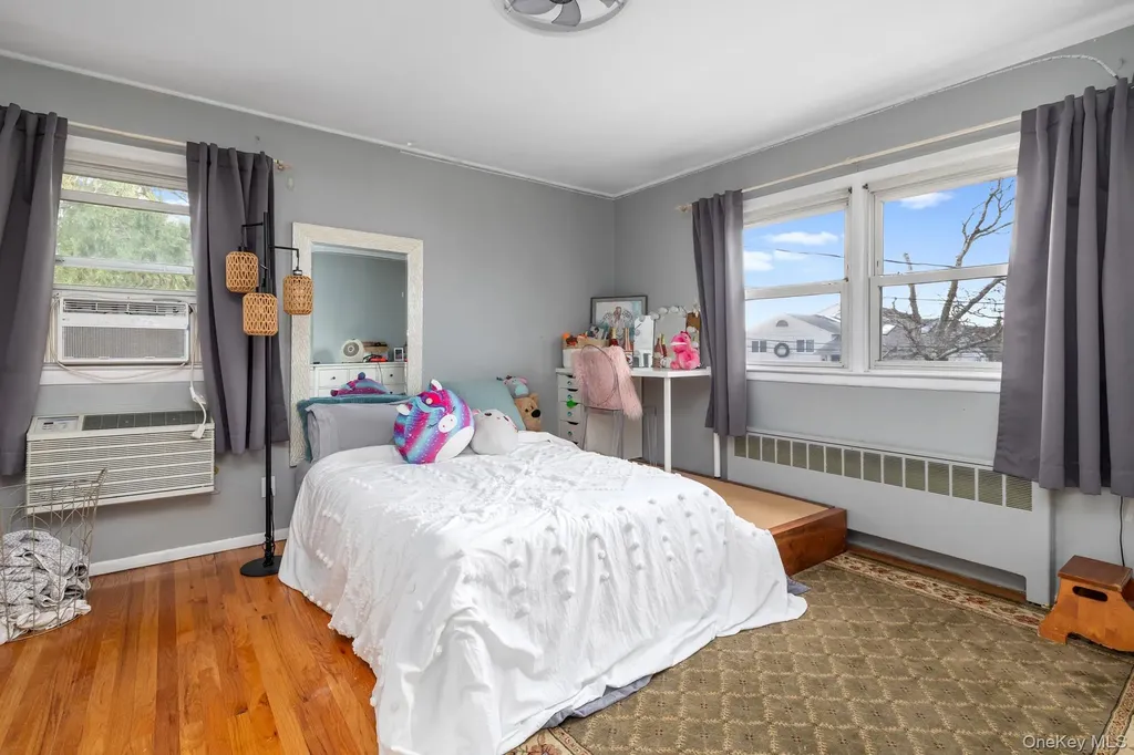 208 Island Parkway W Island Park NY 11558