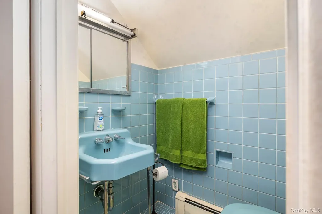 208 Island Parkway W Island Park NY 11558