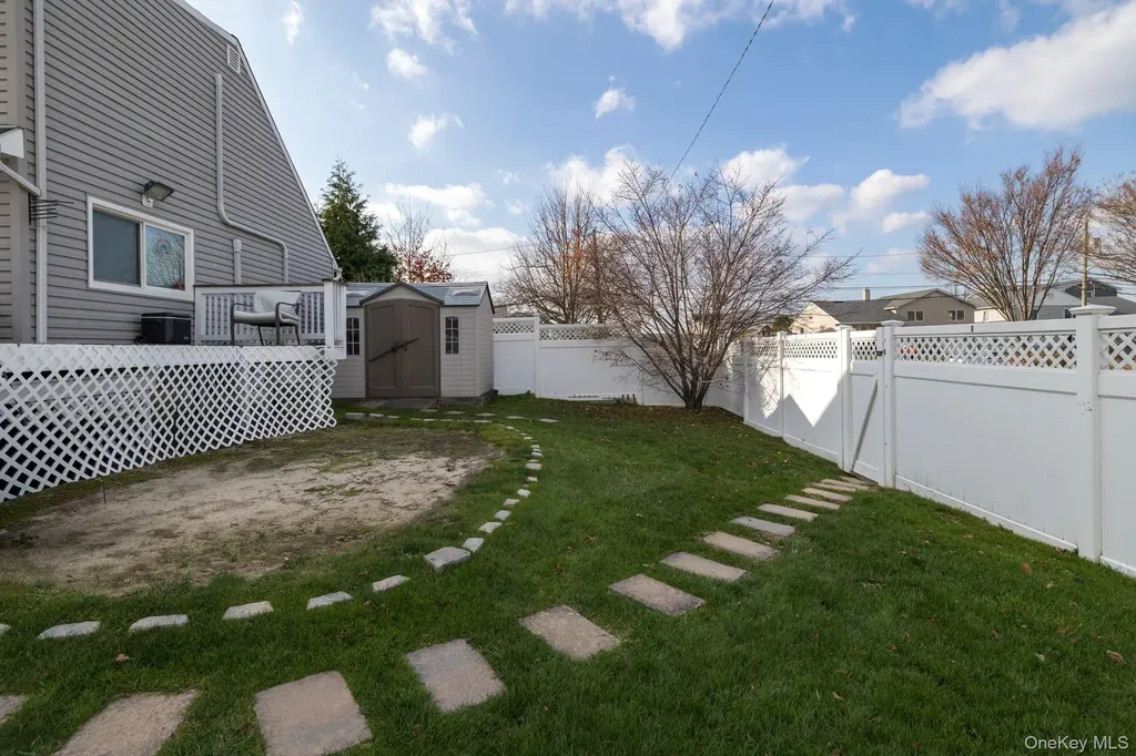 208 Island Parkway W Island Park NY 11558