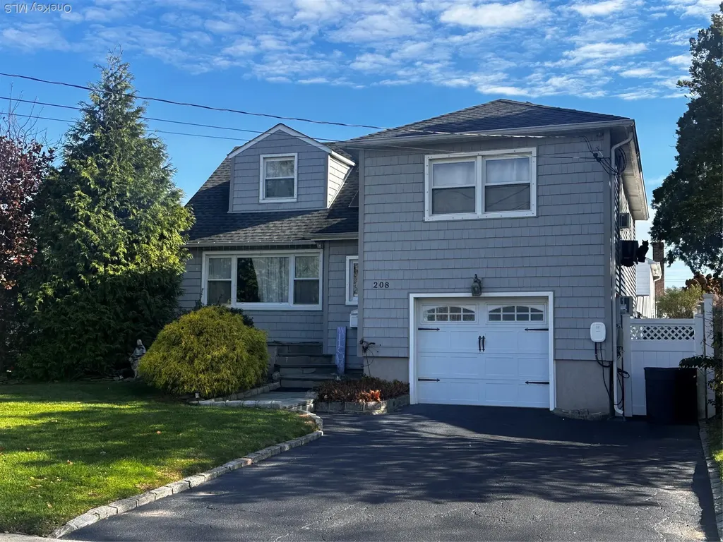 208 Island Parkway W Island Park NY 11558