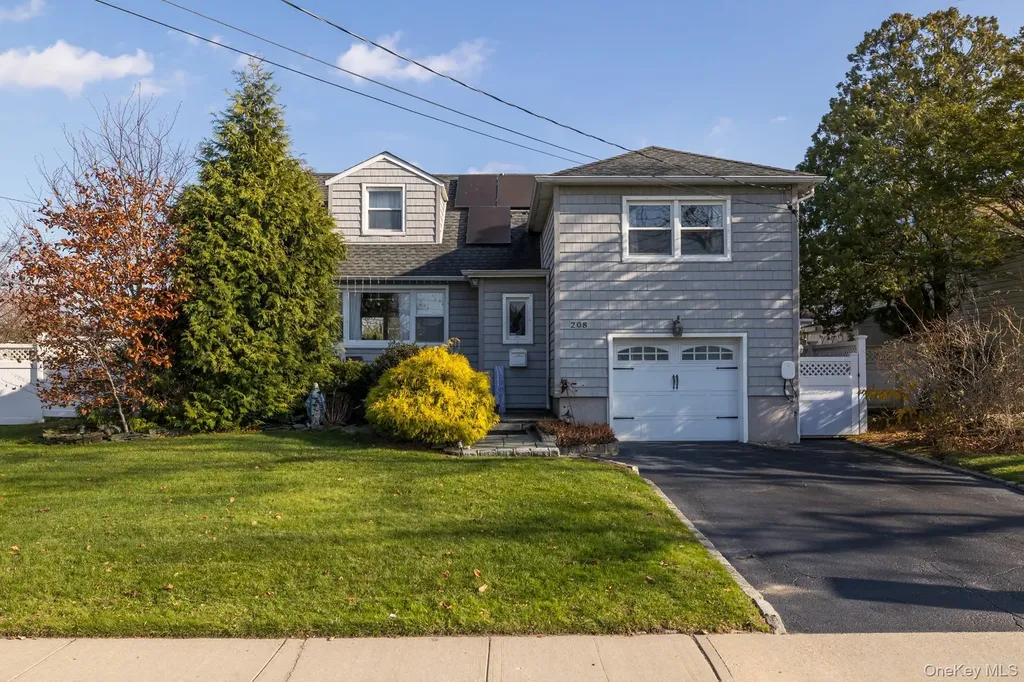 208 Island Parkway W Island Park NY 11558
