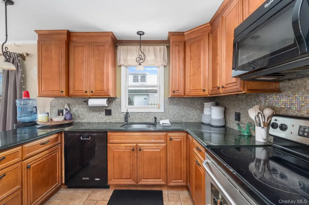 208 Island Parkway W Island Park NY 11558