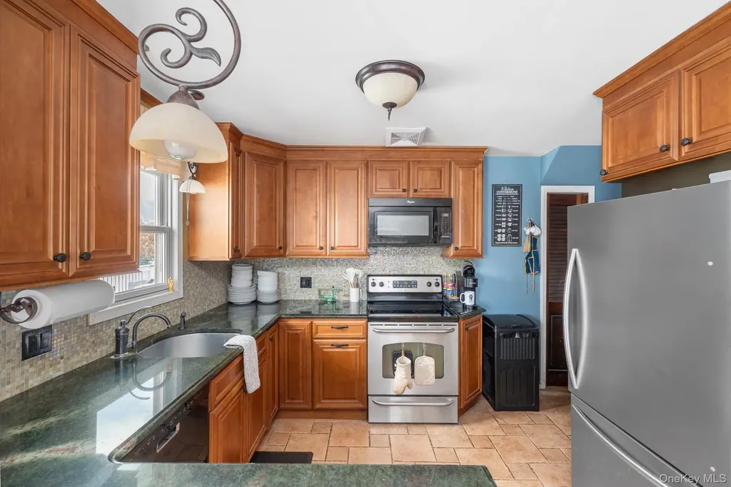 208 Island Parkway W Island Park NY 11558
