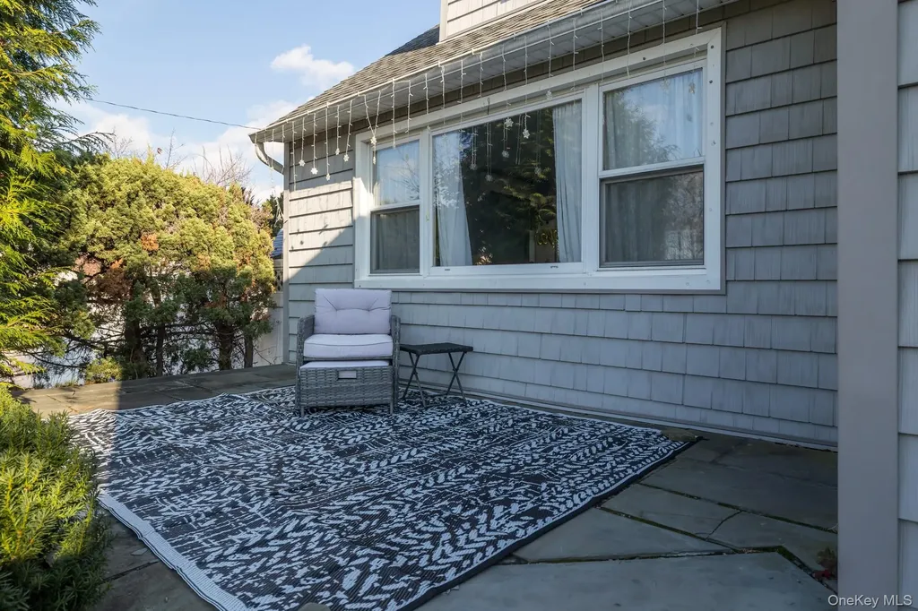 208 Island Parkway W Island Park NY 11558