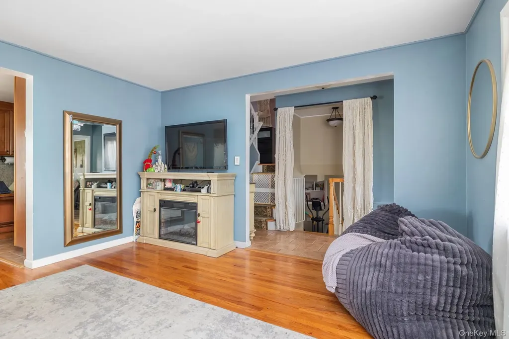 208 Island Parkway W Island Park NY 11558