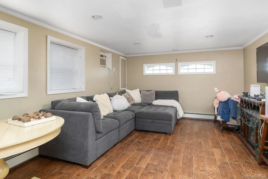 208 Island Parkway W Island Park NY 11558