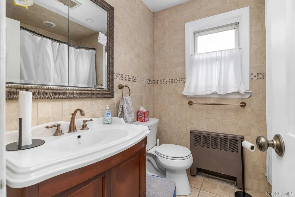 208 Island Parkway W Island Park NY 11558