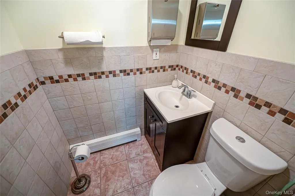 159 Broadway Amityville NY 11701