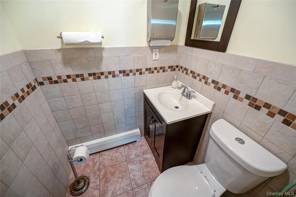 159 Broadway Amityville NY 11701