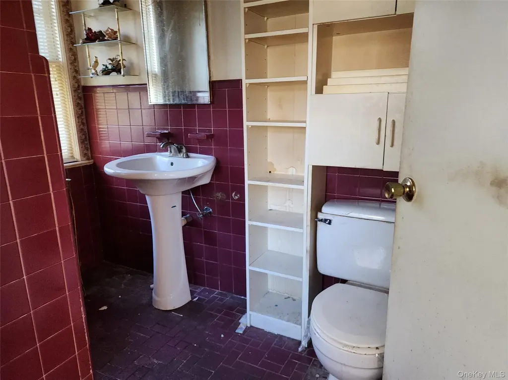 39 Hilbert Street Hempstead NY 11550