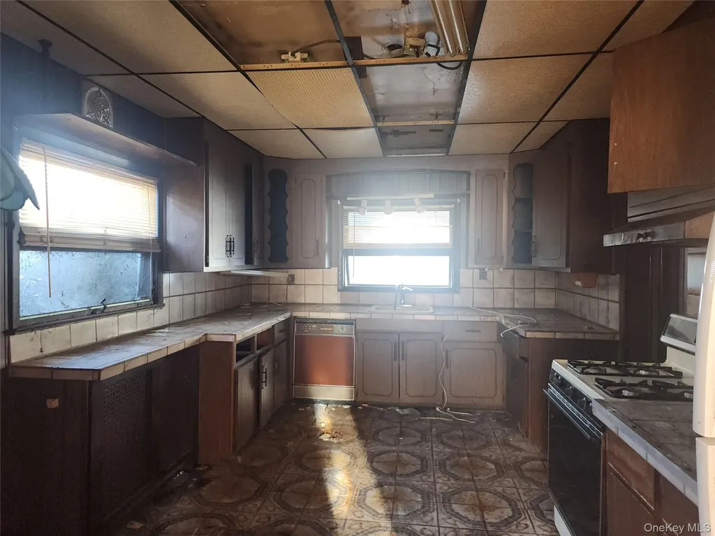 39 Hilbert Street Hempstead NY 11550