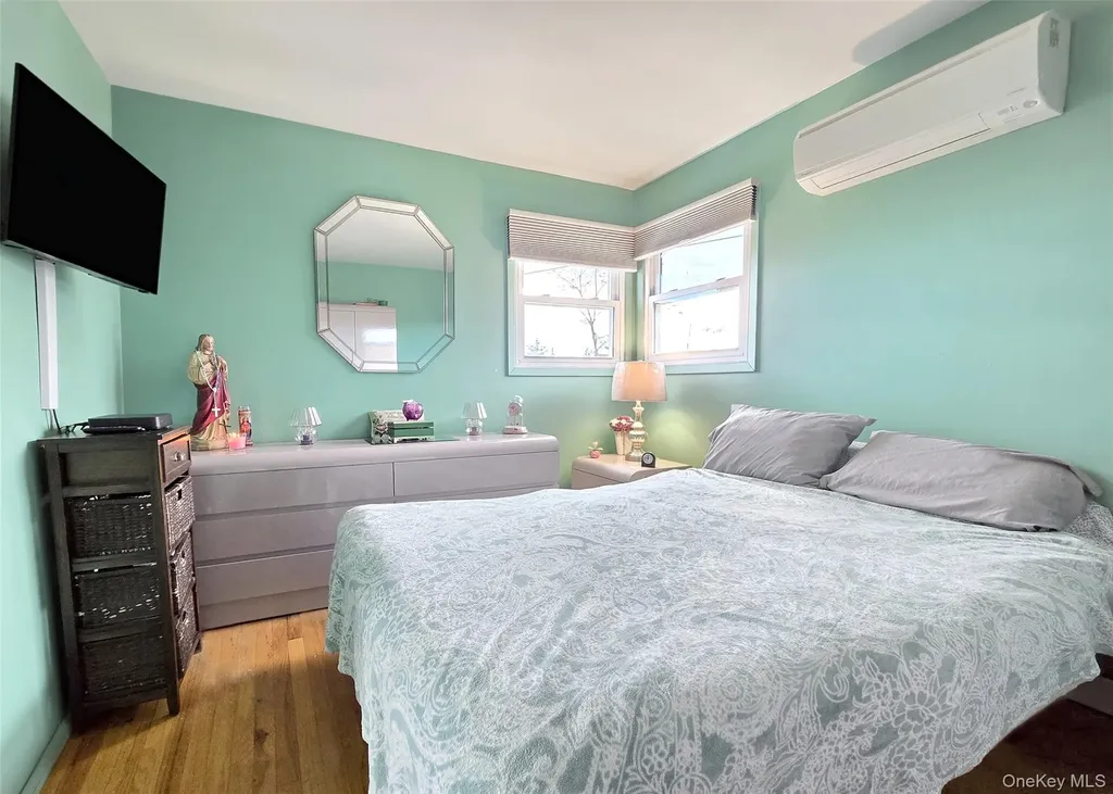 430 Heathcote Road Lindenhurst NY 11757