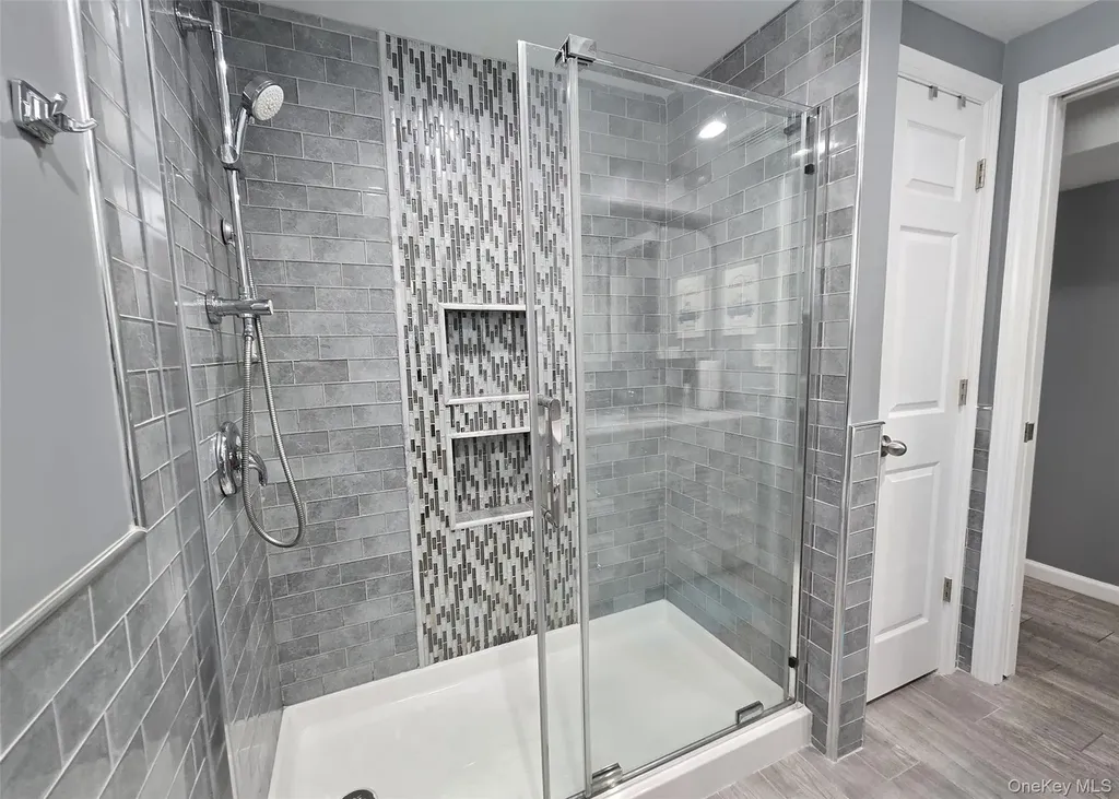 430 Heathcote Road Lindenhurst NY 11757