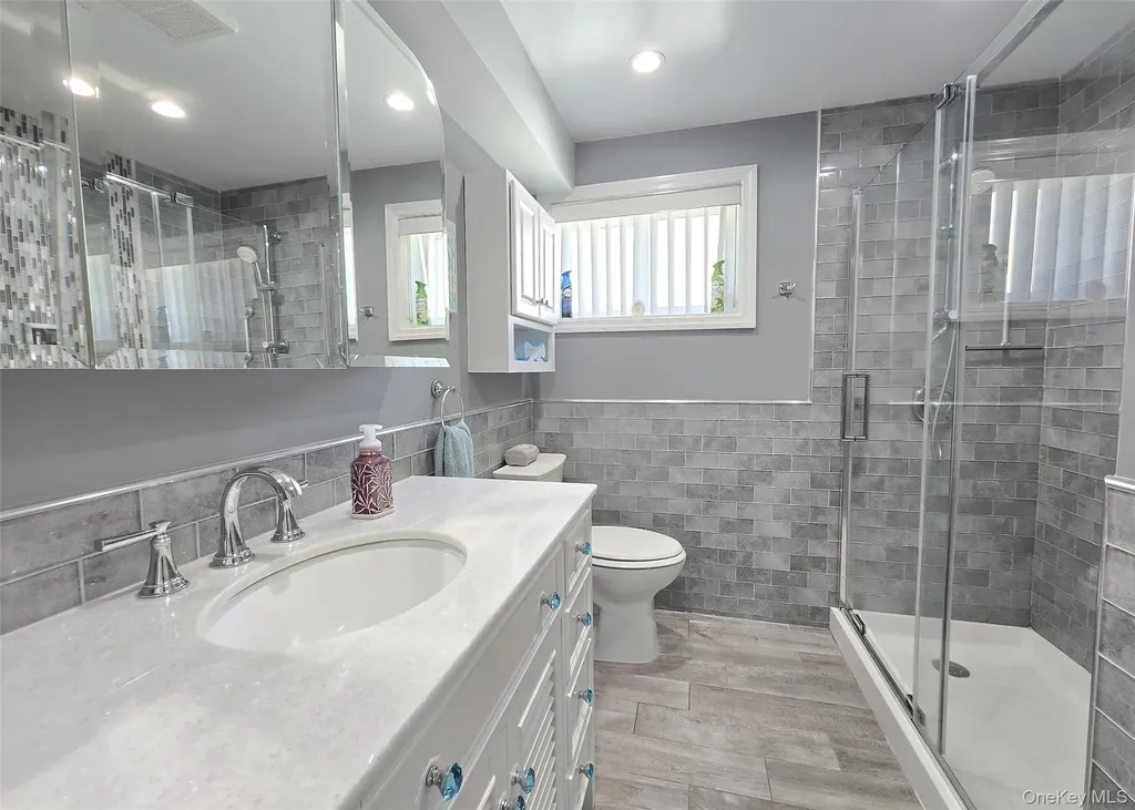 430 Heathcote Road Lindenhurst NY 11757