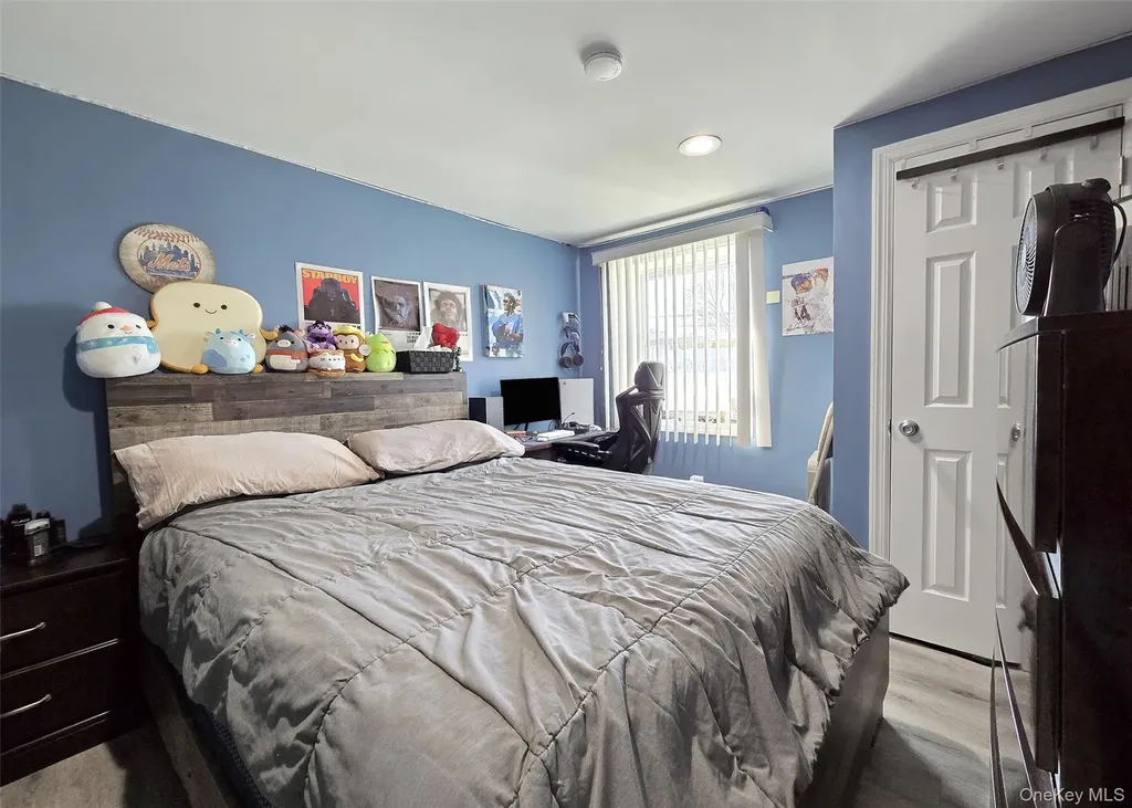 430 Heathcote Road Lindenhurst NY 11757