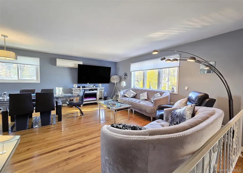 430 Heathcote Road Lindenhurst NY 11757
