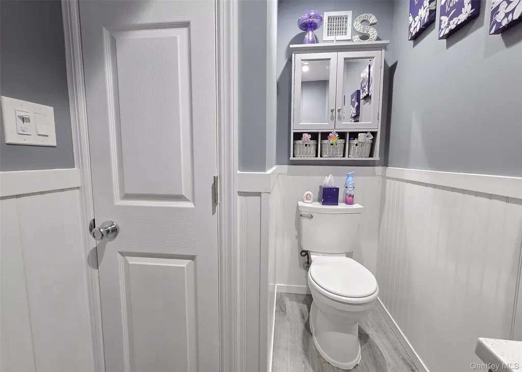 430 Heathcote Road Lindenhurst NY 11757