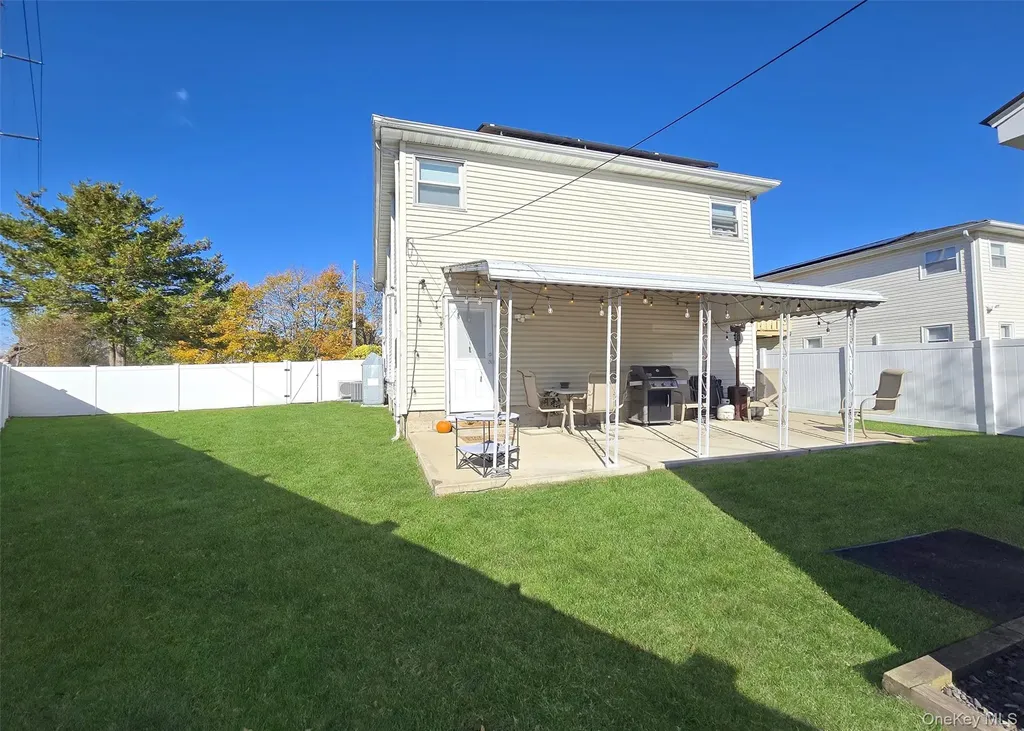 430 Heathcote Road Lindenhurst NY 11757
